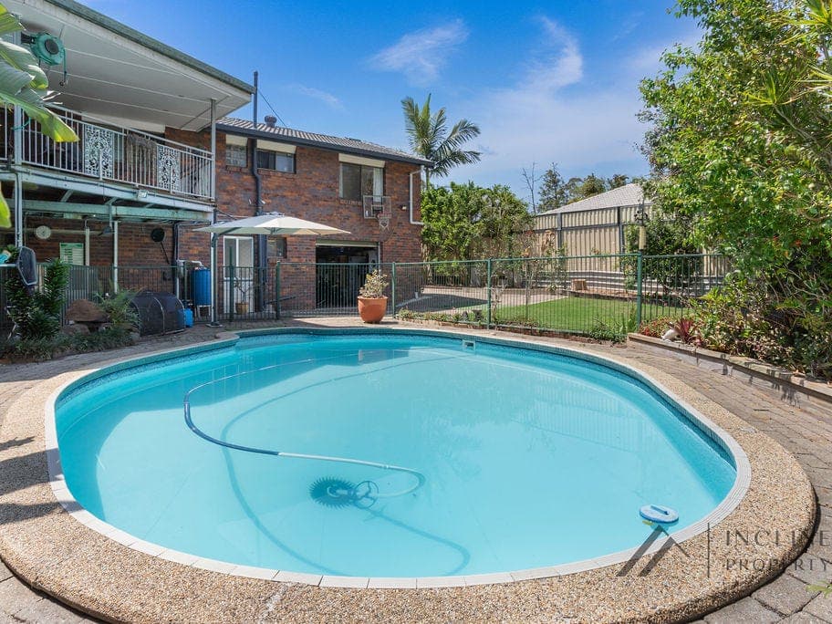 8 Elaroo Court, Karana Downs